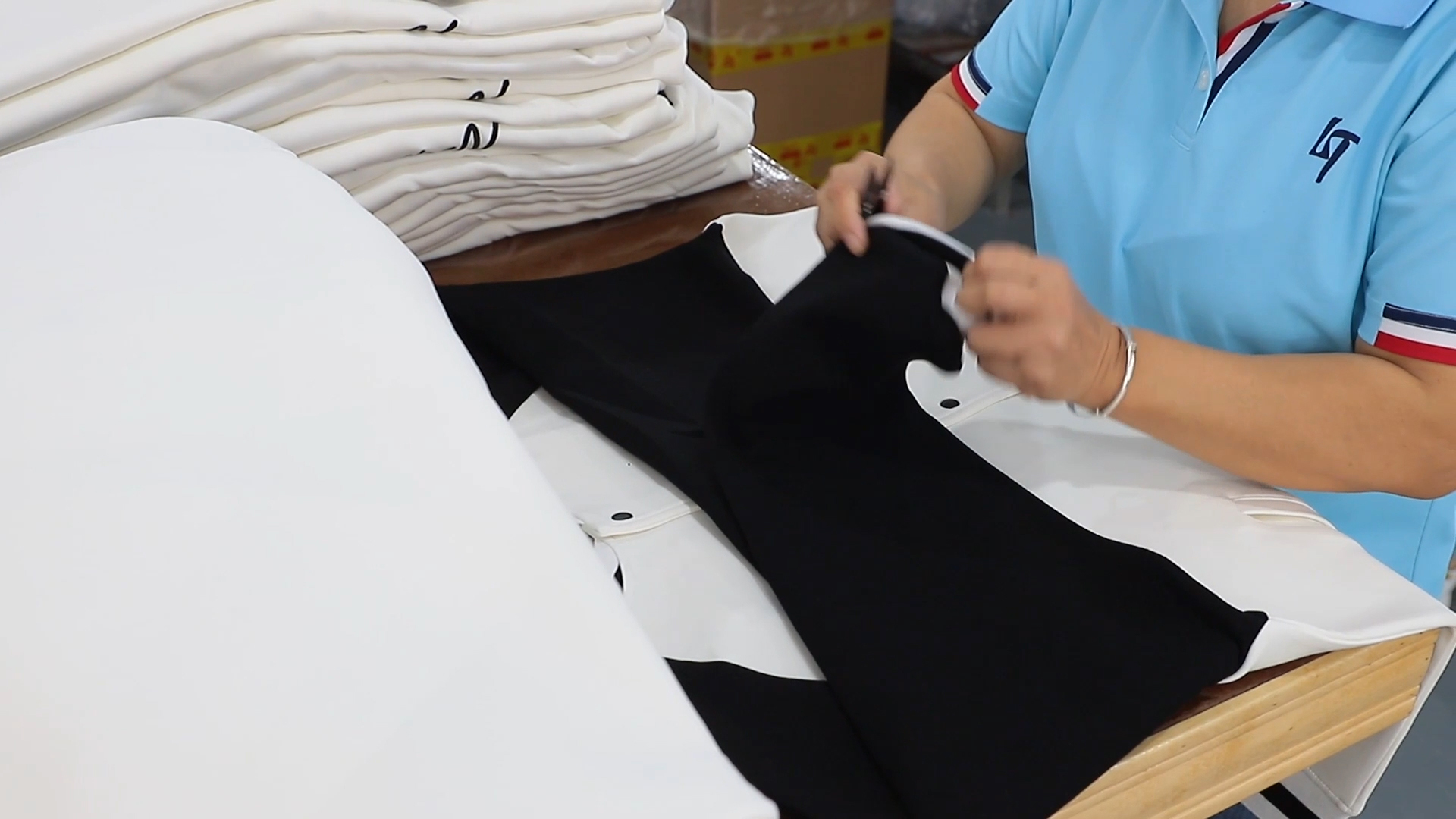 How Quality Control Standards Elevate Golf Apparel OEM Manufacturing