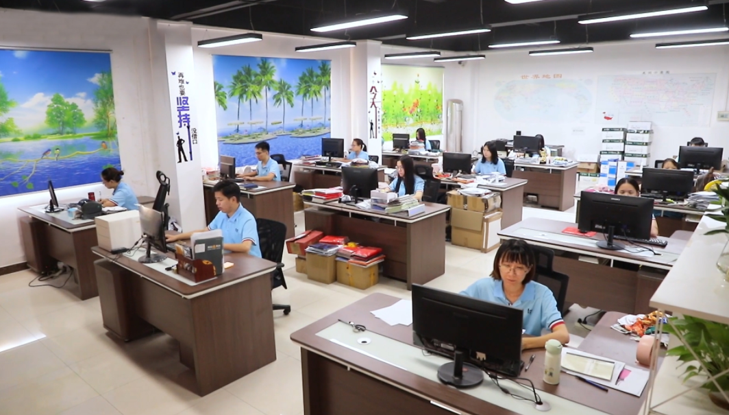 A streamlined manufacturing process ensuring high-quality golf apparel production with exceptional service excellence.